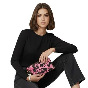 Tell Your Tale Wristlet Wrist Bracelet Keychain
Key Ring Bangle Wallet Purse NWT